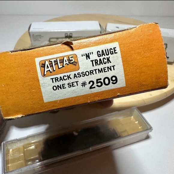 Norfolk And Western 952 2 Southern Pacific Tank Cars N Gauge Atlas Track Lot - Picture 9 of 13